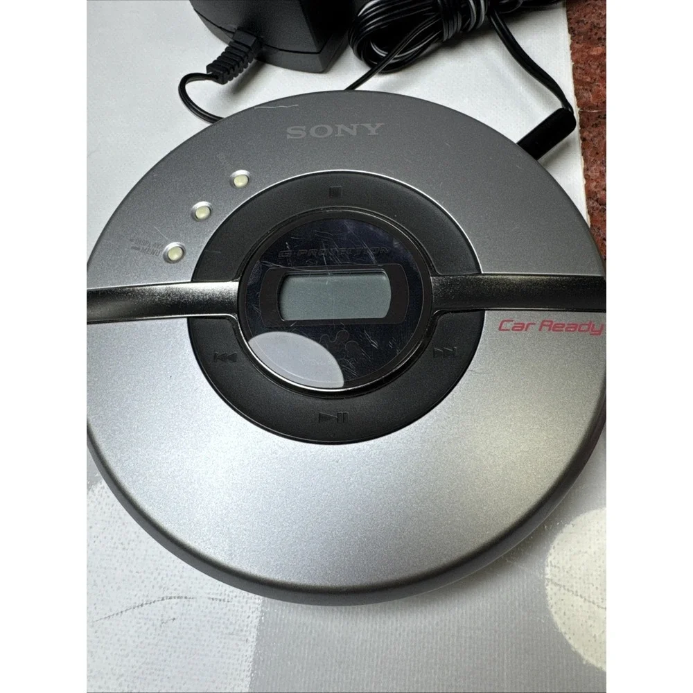 VTG Portable Sony Walkman/ CD Player In Silver D-EJ106CK Tested WORKS w/NIP BUDS